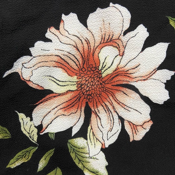 Cute Floral Blouse! - Picture 4 of 4